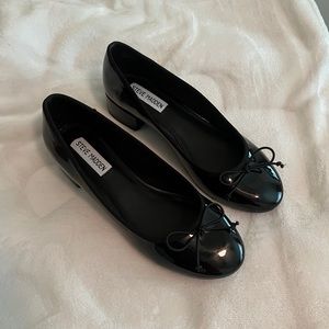 STEVE MADDEN CHERISH BLACK PATENT LOW BLOCK HEELS